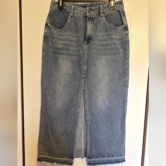 Stylish Denim Midi Skirt - Picture 1 of 3